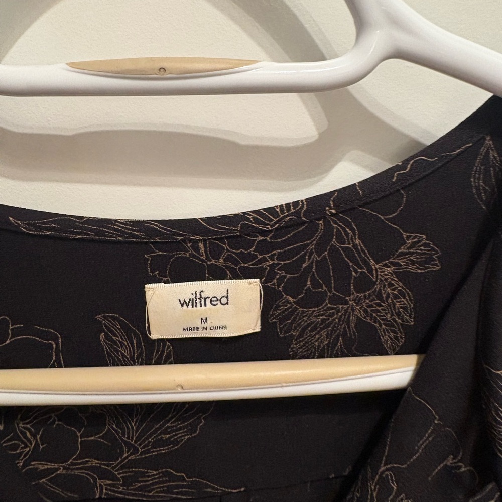 Wilfred by Aritzia Elegant Black Floral Dress - Picture 3 of 4